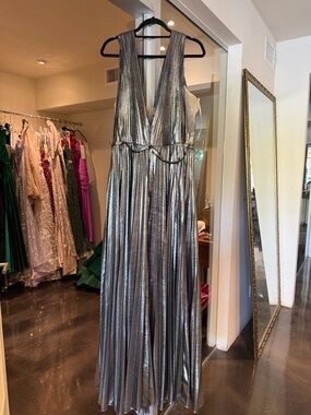 Pol Atteu Beverly Hills Designer Gown Sz 22 Plus Silver Metallic Pleated Formal